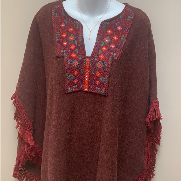 Burgundy boho poncho - Picture 2 of 4